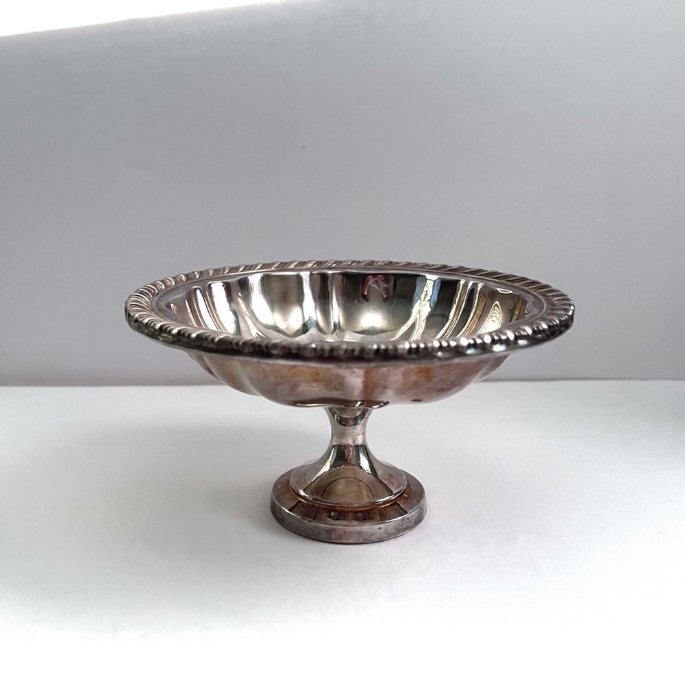 Oneida Silver Dish Silversmith Silver Plated Pedestal Candy Nuts